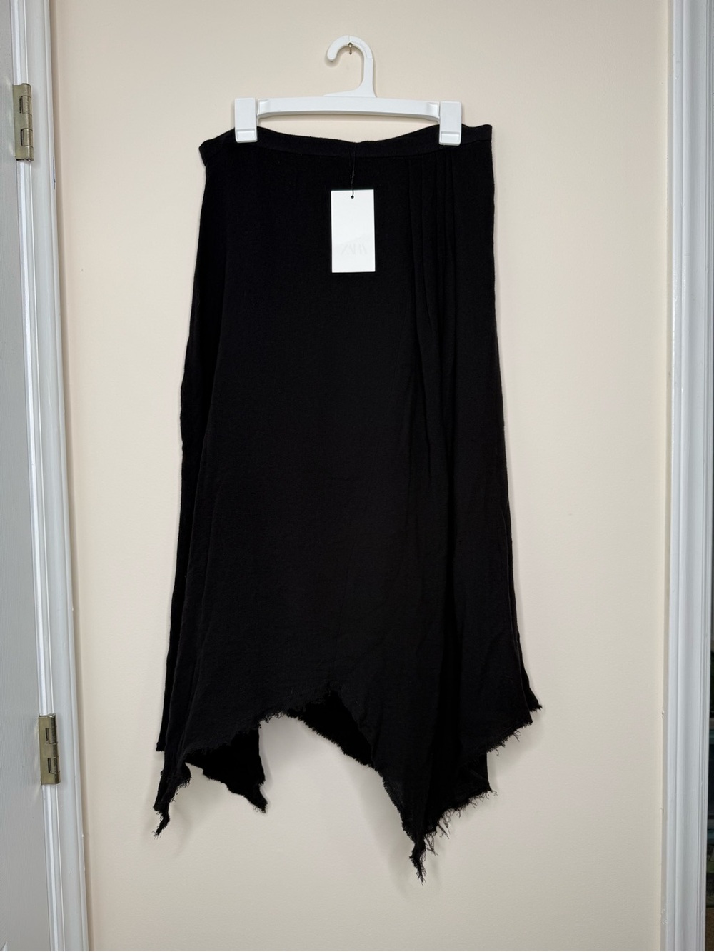 NWT Zara ZW Collection Asymmetrical
Midi Skirt Black Womens Large - Picture 2 of 14